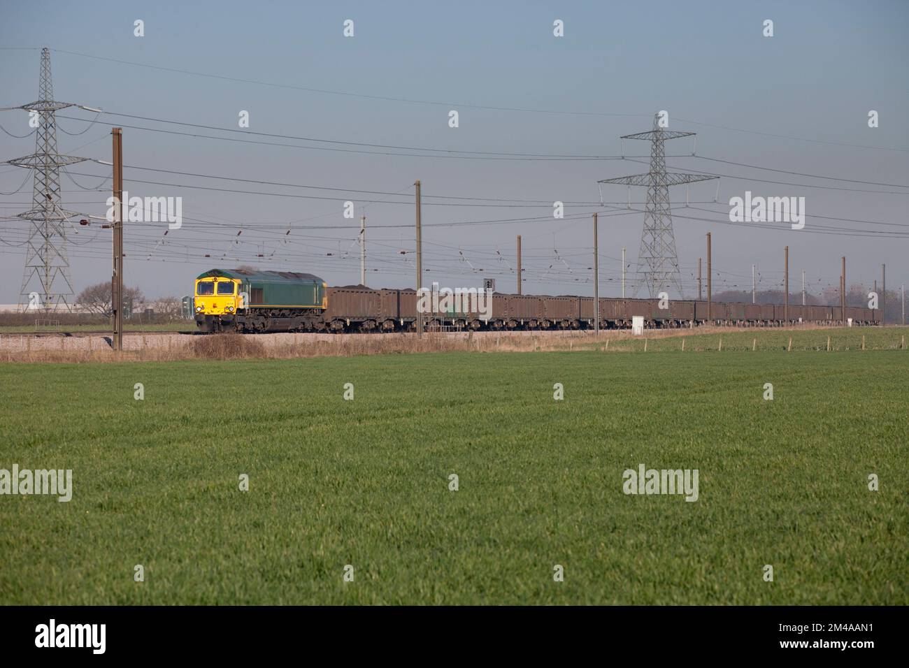 GB Railfreight class 66 hauling a coal train carrying imported coal for ...