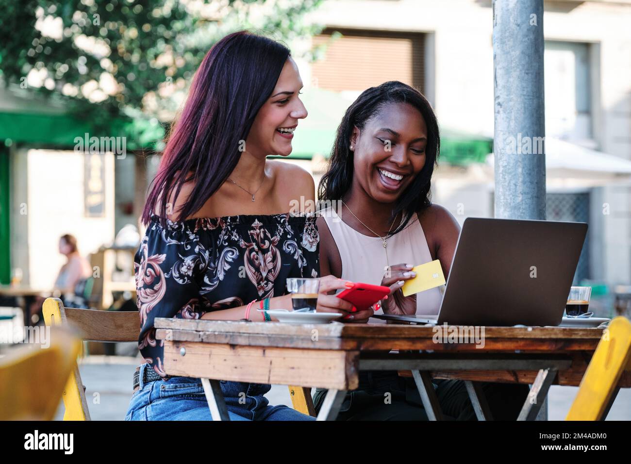 Friends doing some online shopping in a cafeteria Stock Photo - Alamy