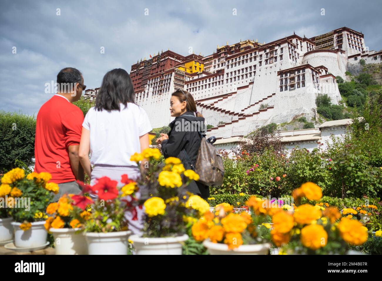 Tourists visiting the Potala Palace, a UNESCO heritage site. Lhasa. Tibet Autonomous Region. China. Stock Photo