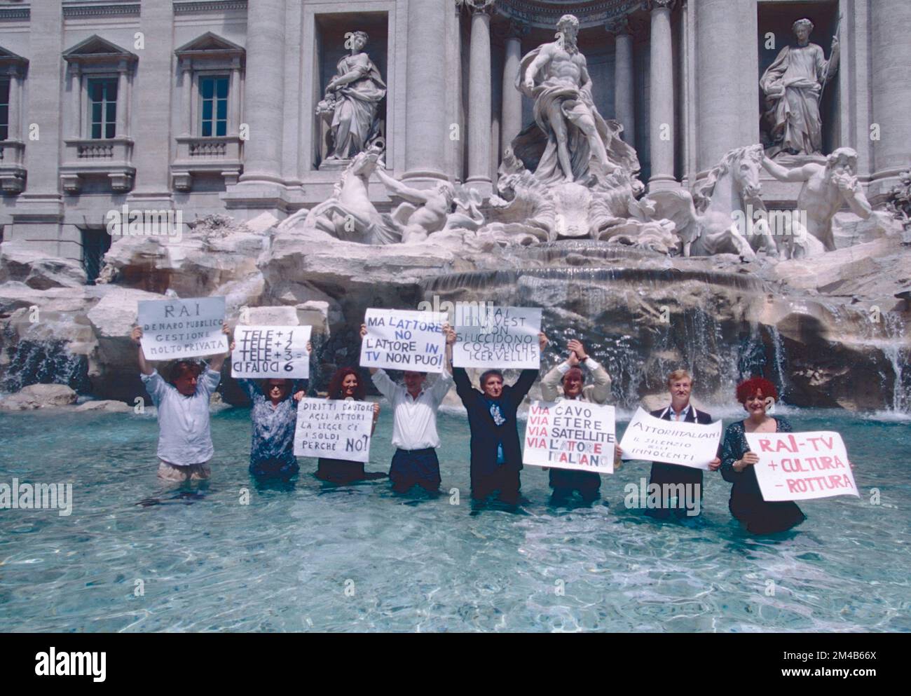 Demonstration of the Italian actors union against foreign movies at Trevi Fountain, Rome, Italy 1995 Stock Photo
