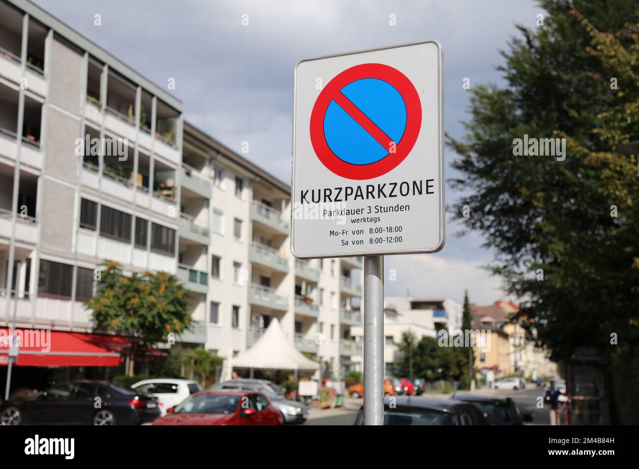 Kurzparkzone hi-res stock photography and images - Alamy