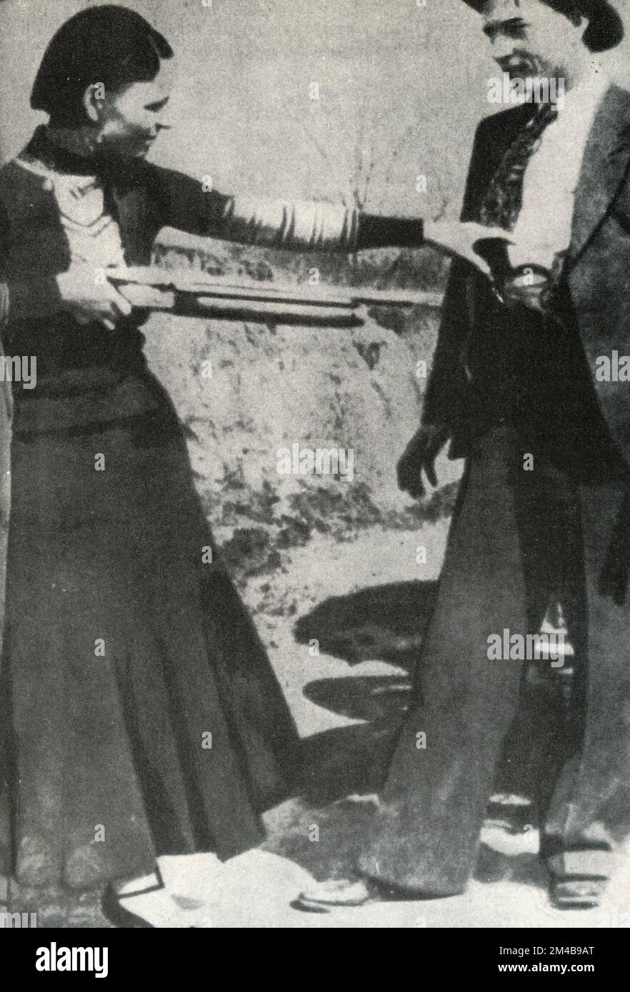American criminal couple Bonnie Parker and Clyde Barrow playing, USA 1930s Stock Photo