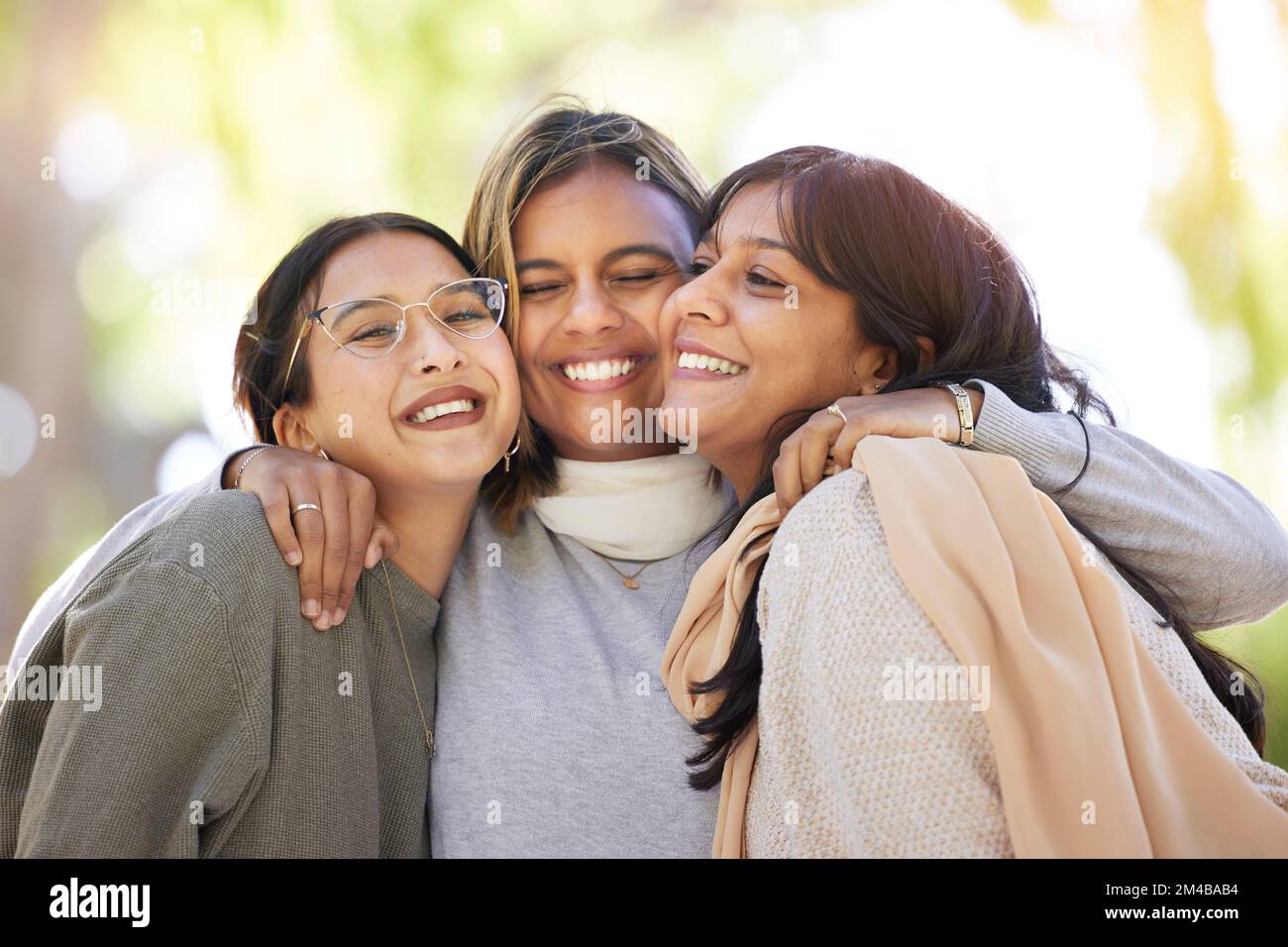 Best friends women hug hi-res stock photography and images - Alamy
