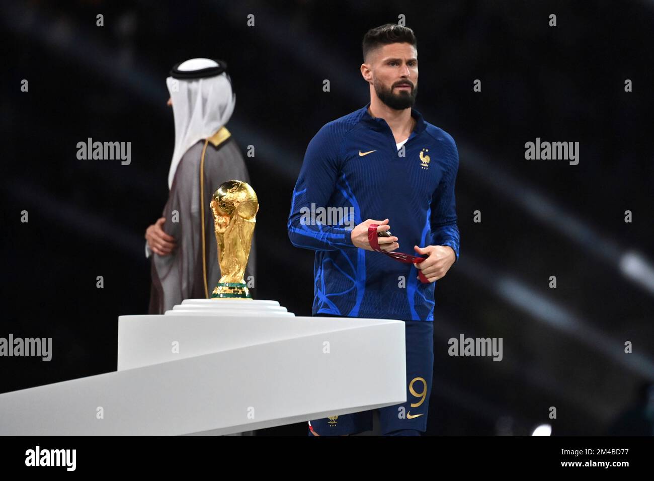 Award ceremony: Olivier GIROUD (FRA) walks past the trophy, cup, trophy, disappointment, frustrated, disappointed, frustrated, dejected, game 64, FINAL Argentina - France 4-2 nE (3-3) on December 18th, 2022, Lusail Stadium Soccer World Cup 20122 in Qatar from 20.11. - 18.12.2022 ? Stock Photo
