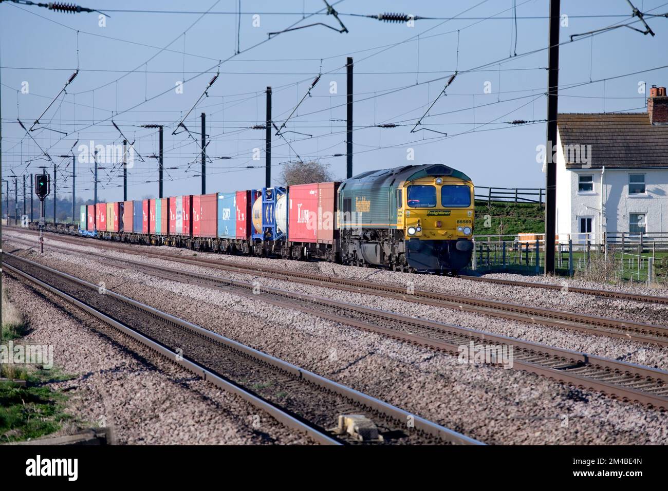 Freightliner class 66 diesel 66569 passing Newsham on the