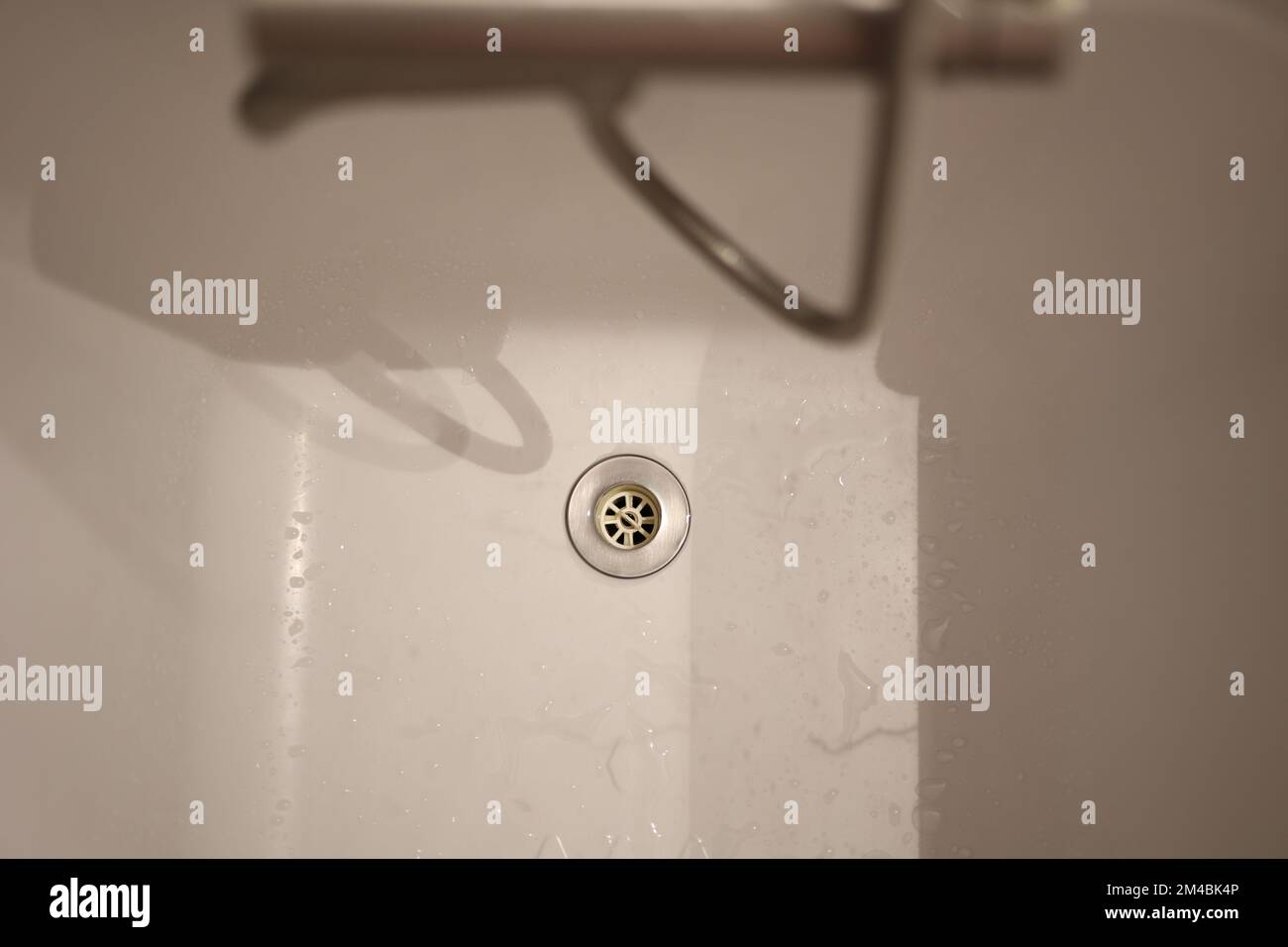 The clean white bathtub sink Stock Photo Alamy