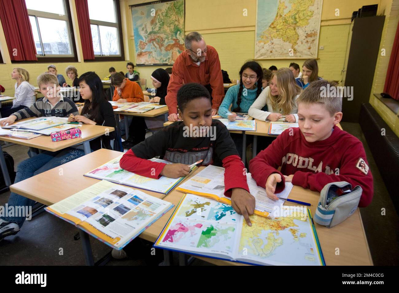 Geography lesson in a high school Stock Photo - Alamy