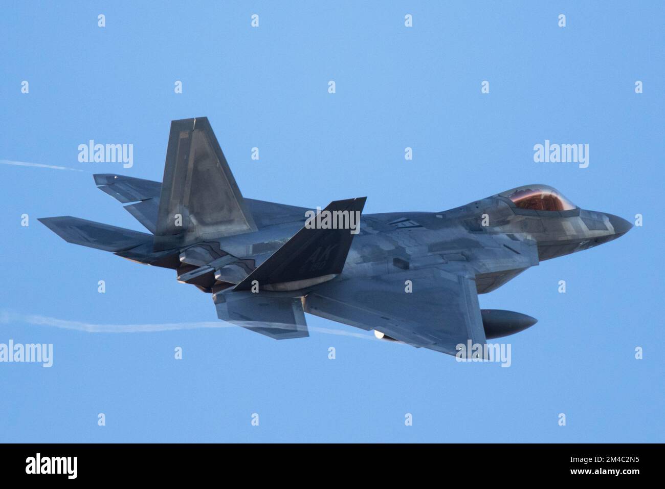 F-22 Raptor fighter plane taking off from RAF Lakenheath Stock Photo