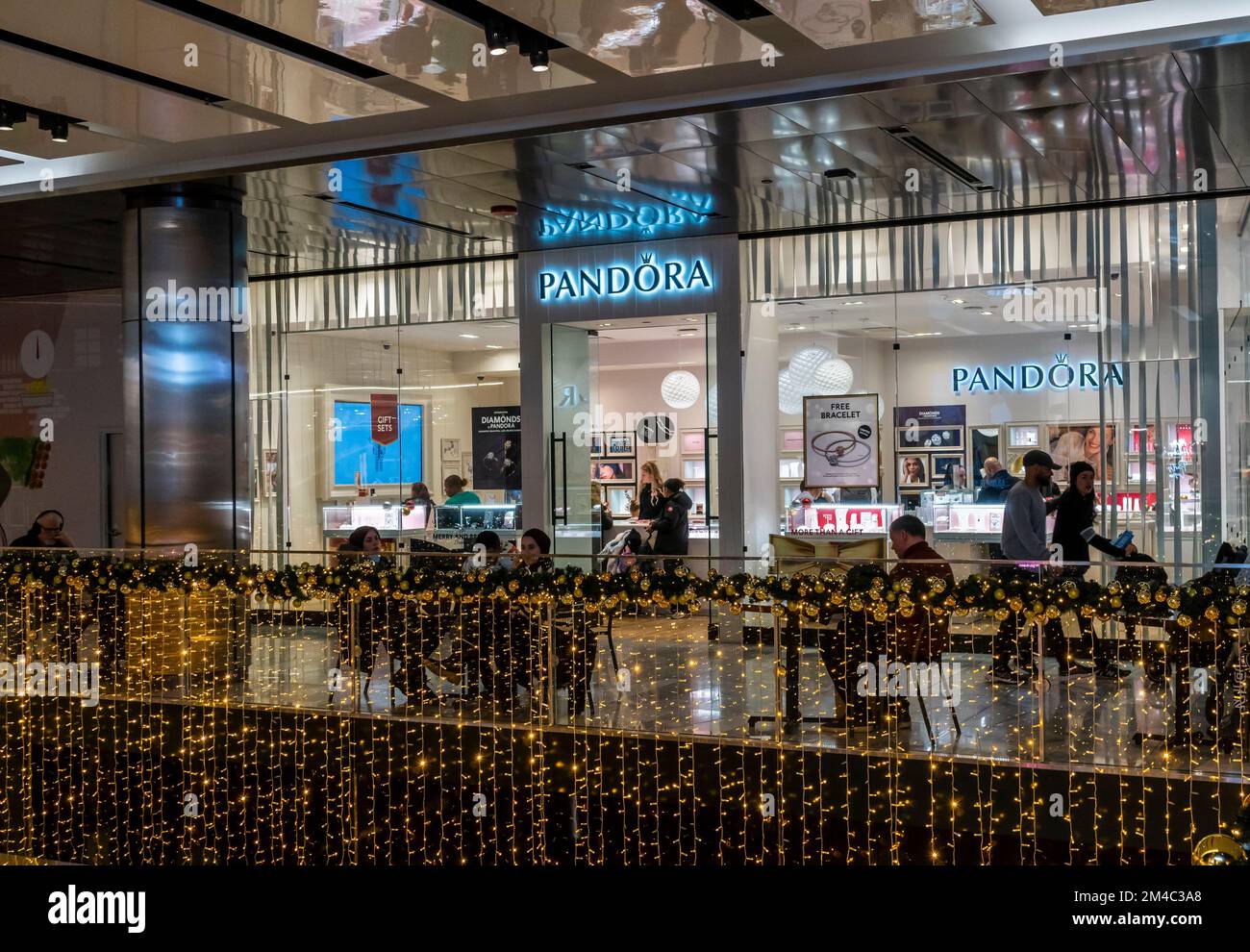 A store in the Pandora chain of jewelry stores in Hudson Yards in New York on Thursday, December 15, 2022. The Danish jewelry company announced that it is moving its North American headquarters from Baltimore, MD to New York City, occupying 27,000 square feet at 1540 Broadway. (© Richard B. Levine) Stock Photo