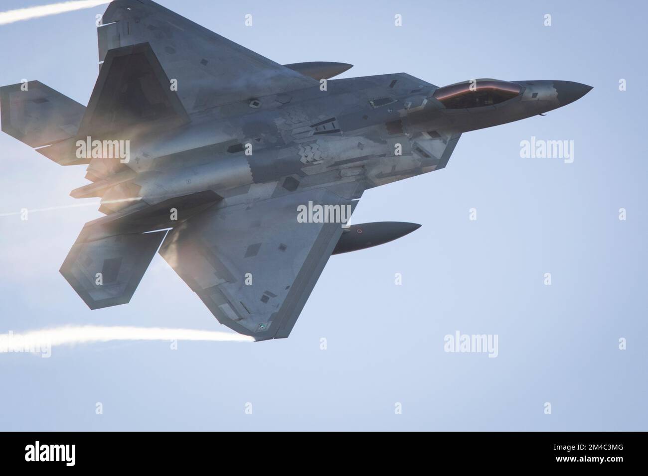 USAF F-22 Raptor taking off from RAF Lakenheath and heading back to the USA, 20th December 2022 Stock Photo