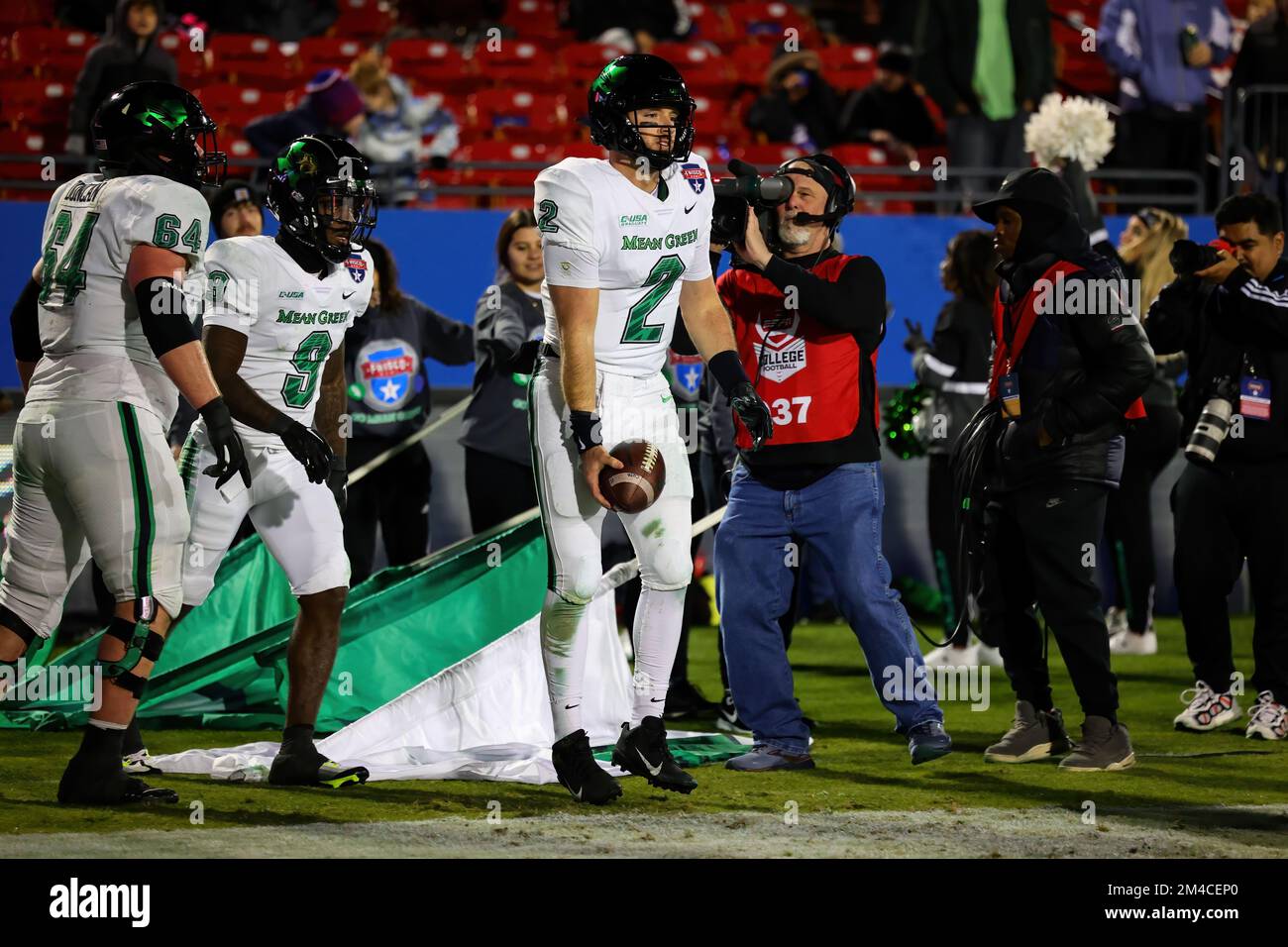 North Texas Mean Green quarterback Austin Aune (2) scores a 2-pt conversion with 8:17 left in the 4th quarter to make to bring the Mean Green within t Stock Photo