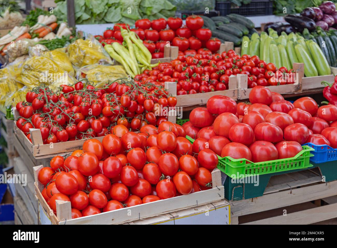 Cherry Tomato Red Tomatoes at Farmers Market Stall Stock Photo - Alamy