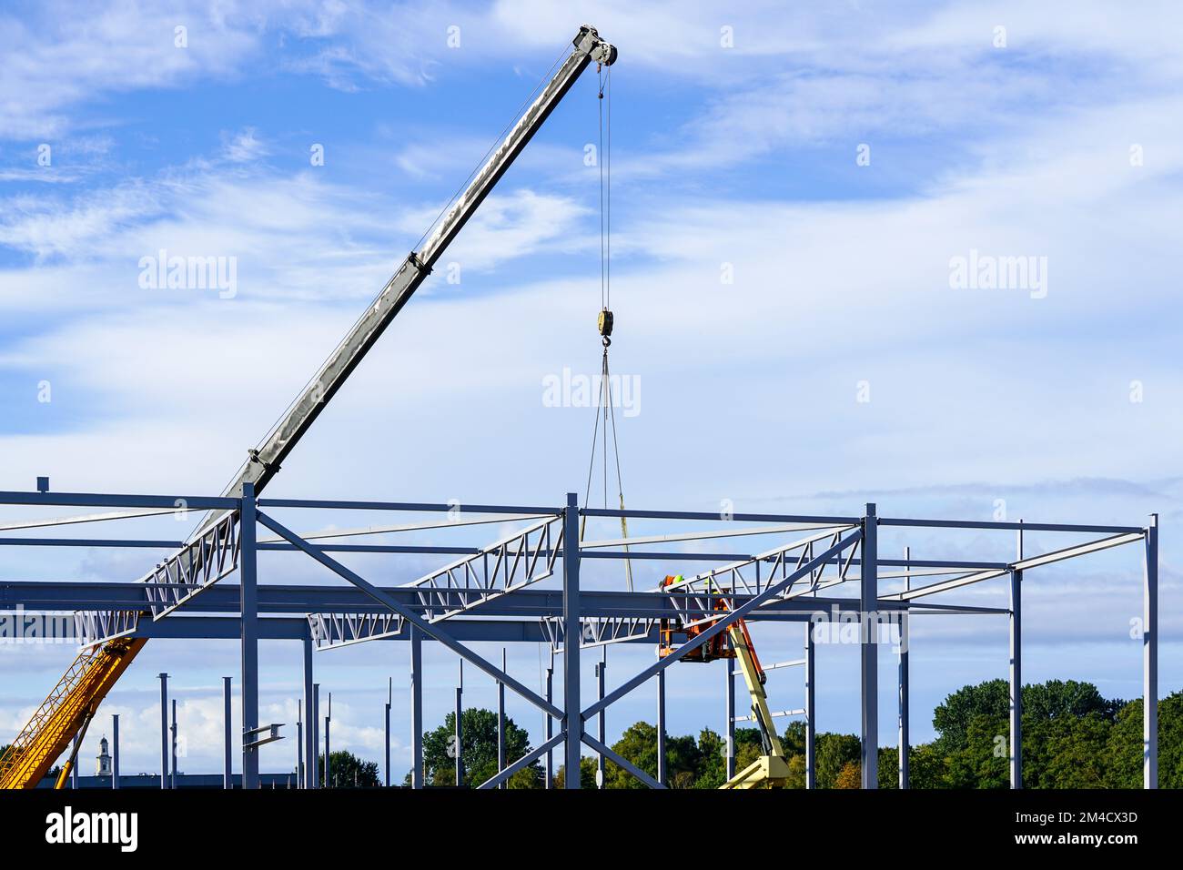 New building steel framework assembly using telescopic boom crane and