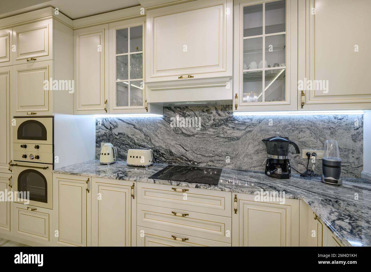 https://c8.alamy.com/comp/2M4D1KH/closeup-of-classic-cream-colored-kitchen-with-appliances-2M4D1KH.jpg