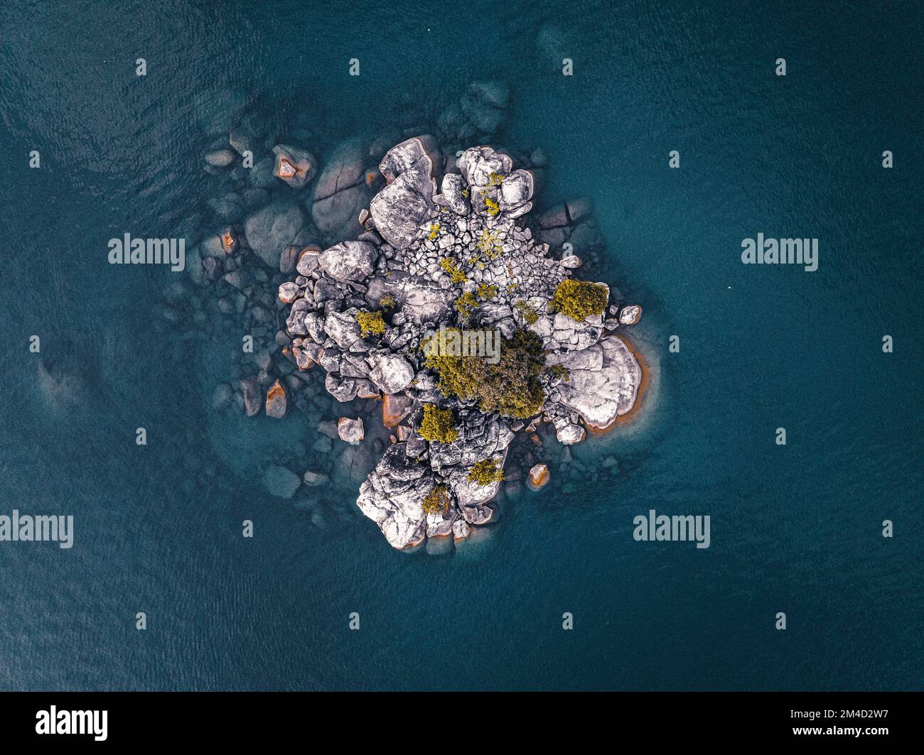 An aerial view of an island in the ocean Stock Photo - Alamy