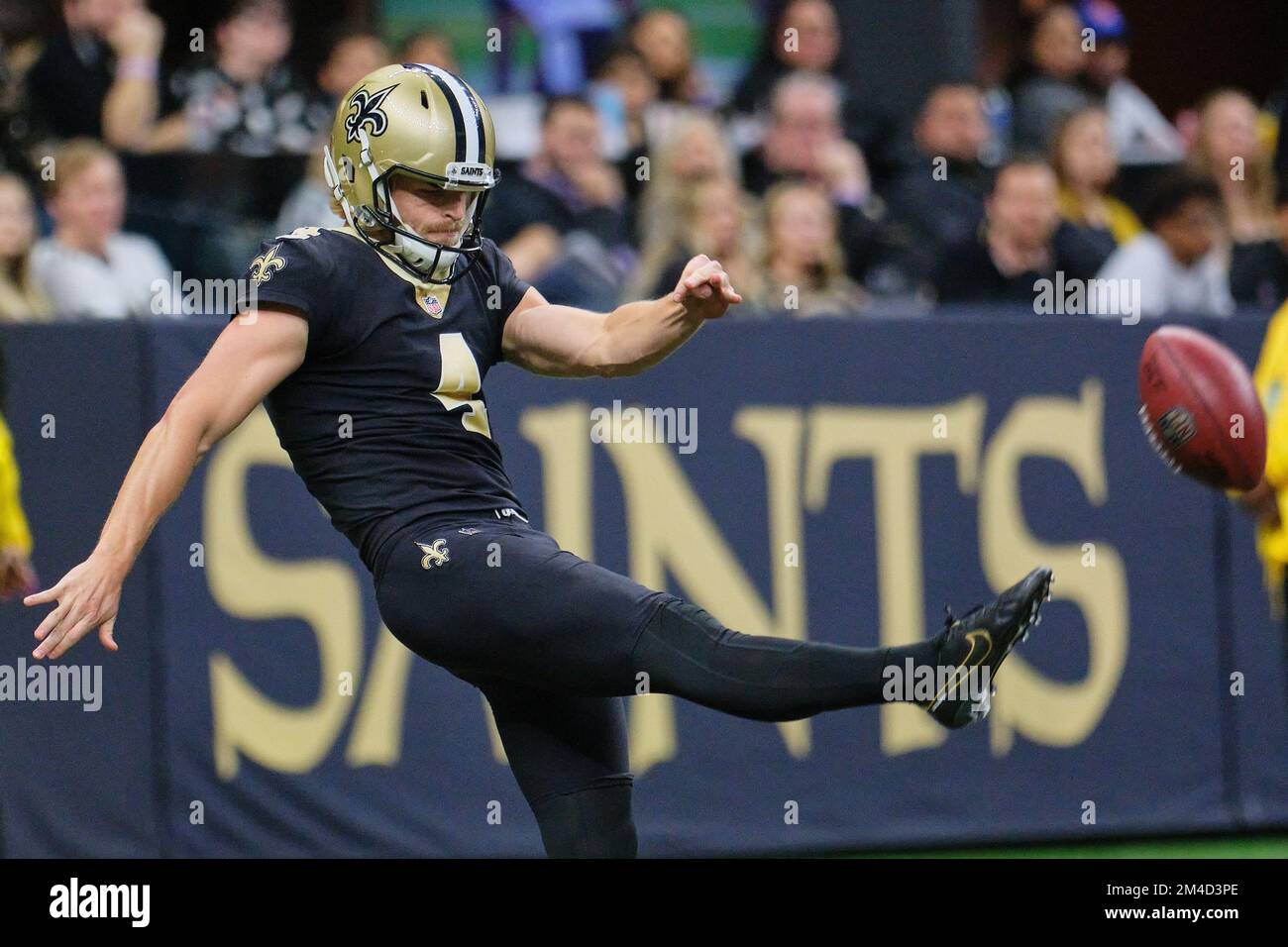 New Orleans, Louisiana, USA. 18th Dec, 2022. New Orleans Saints punter  Blake Gillikin gets ready to punt the ball against the Atlanta Falcons in  an NFL game in New Orleans, Louisiana USA