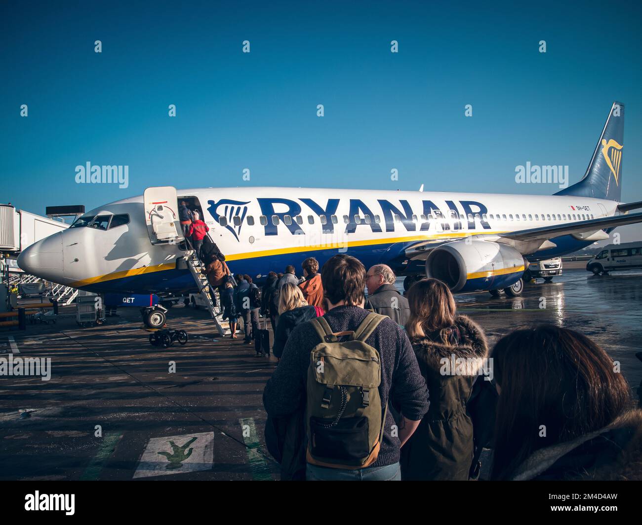 Ryanair passengers boarding a plane Stock Photo Alamy