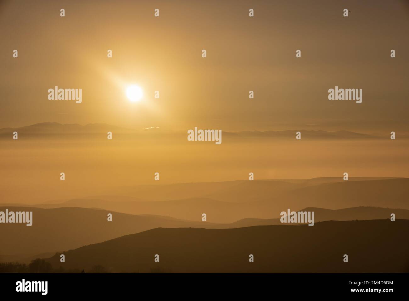 Dim sun rays hi-res stock photography and images - Alamy
