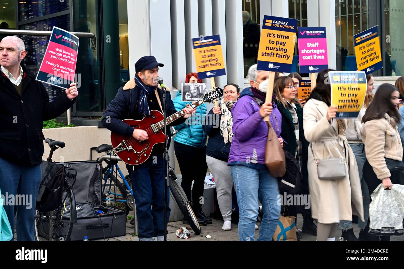 NHS nurses strike Bristol hospital picket line in front of entrance