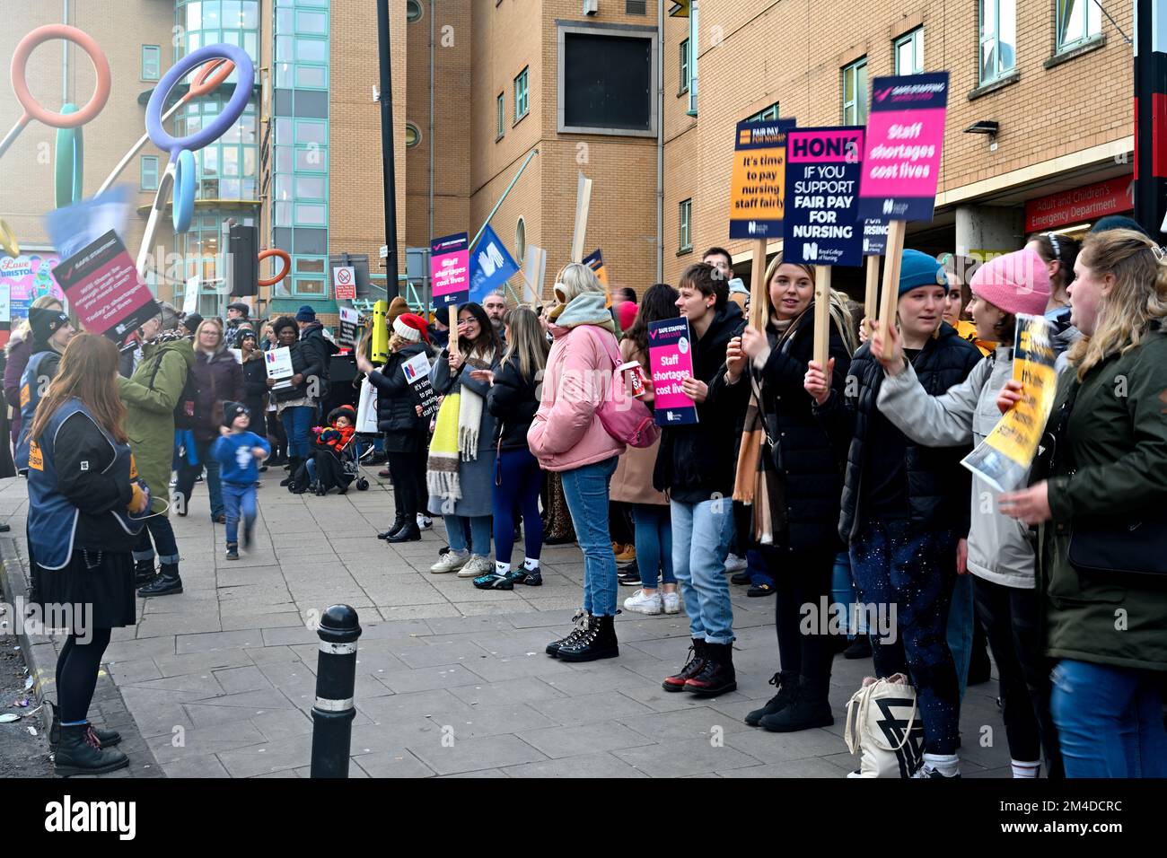 NHS nurses strike Bristol hospital picket line in front of entrance, Bristol and Weston NHS Foundation Trust Stock Photo
