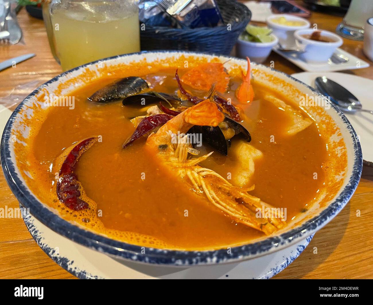 Shrimp and seafood soup in Juchitan Oaxaca Mexico (Photo by Norte Photo)   Sopa de camaron y maricos en Juchitan   Oaxaca Mexico  (Foto por Norte Photo) Stock Photo