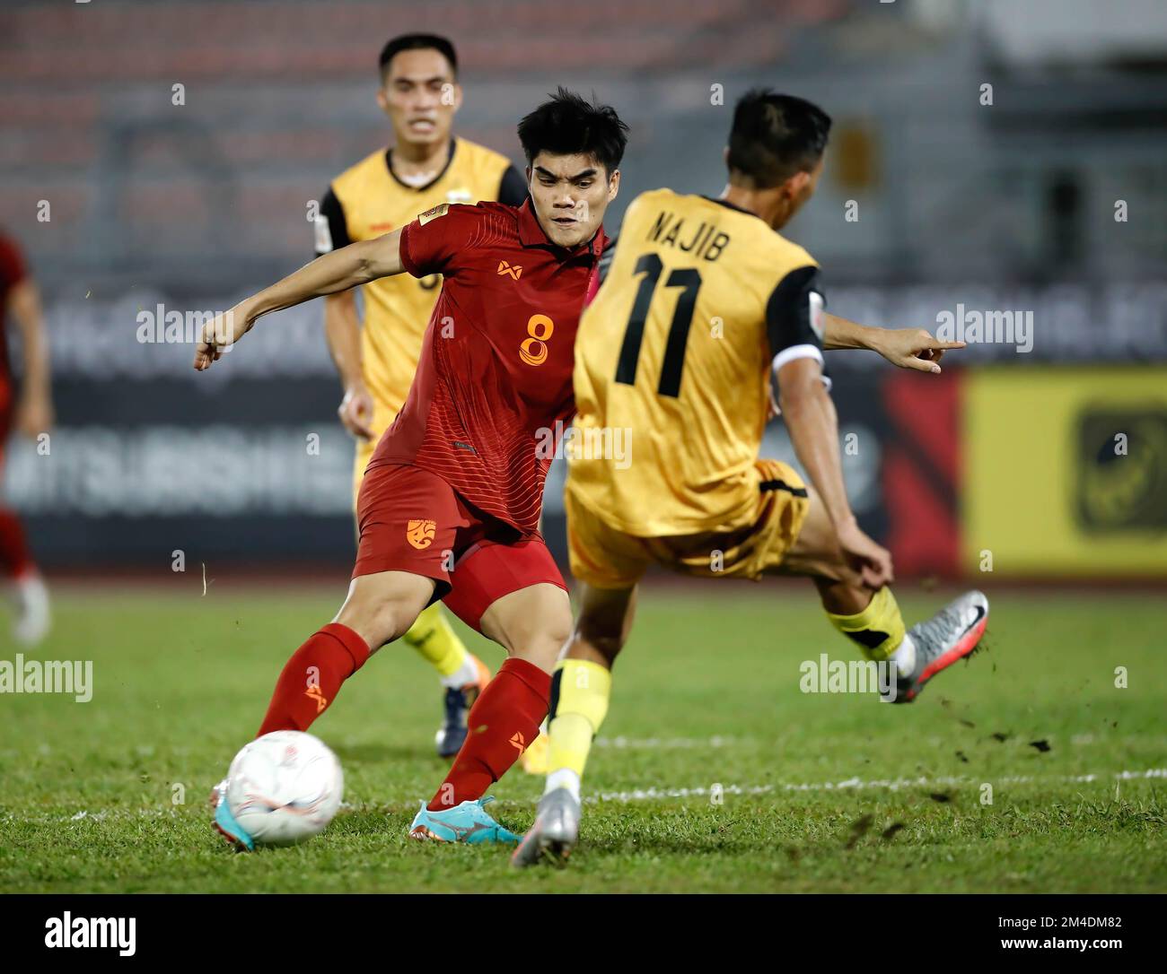 Kuala Lumpur, Malaysia. 20th Dec, 2022. Peeradol Chamrasamee of Thailand (L) and Najib Tarif of Brunei in action during the AFF Mitsubishi Electric Cup 2022 match between Thailand and Brunei at Kuala Lumpur Football Stadium Final score; Thailand 5:0 Brunei Credit: SOPA Images Limited/Alamy Live News Stock Photo