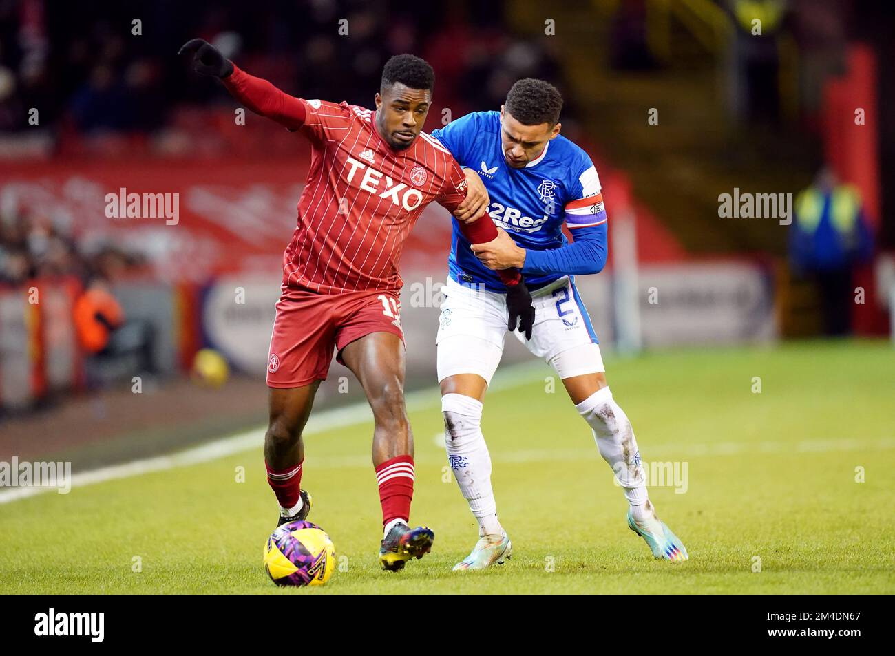 Aberdeen's Luis Lopes holds off Rangers' James Tavernier during the cinch Premiership match at Pittodrie Stadium, Aberdeen. Picture date: Tuesday December 20, 2022. Stock Photo