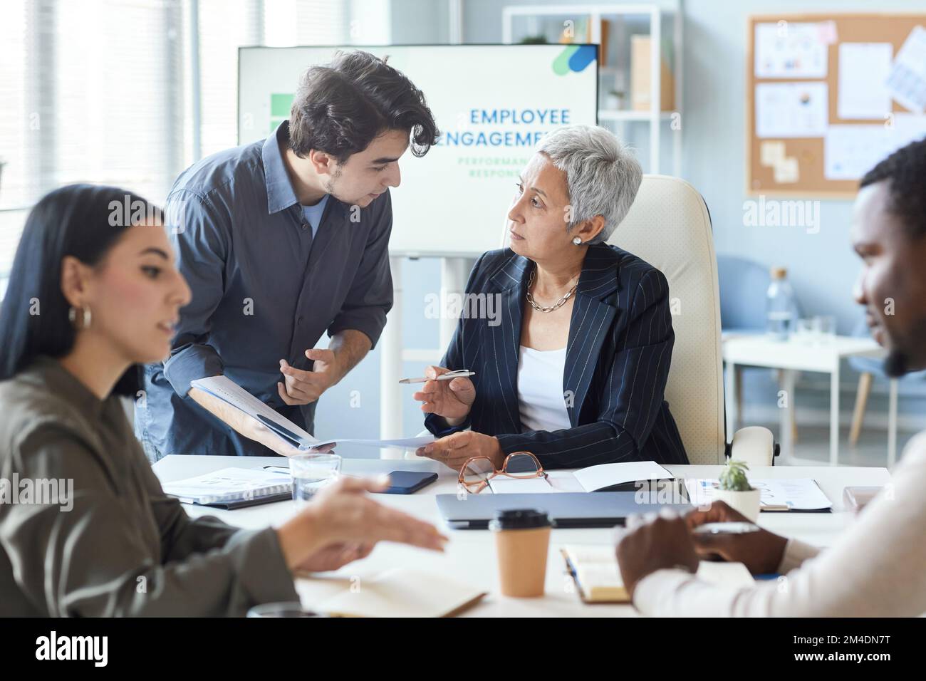 Female boss and female employee hi-res stock photography and images - Alamy
