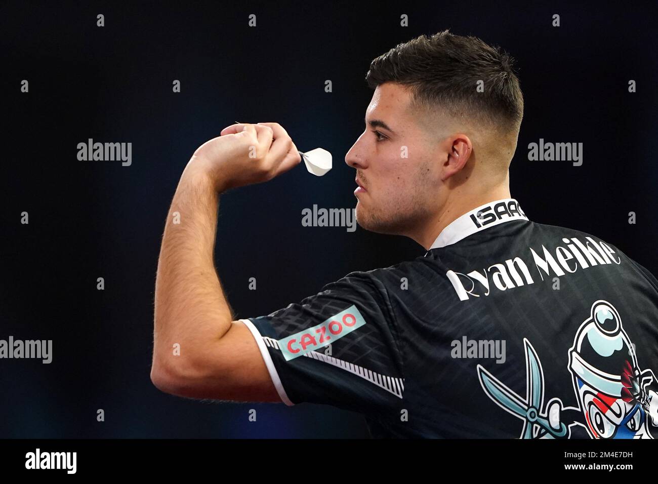 England's Ryan Meikle in action against Netherlands' Raymond van Barneveld during day six of the Cazoo World Darts Championship at Alexandra Palace, London. Picture date: Tuesday December 20, 2022. Stock Photo