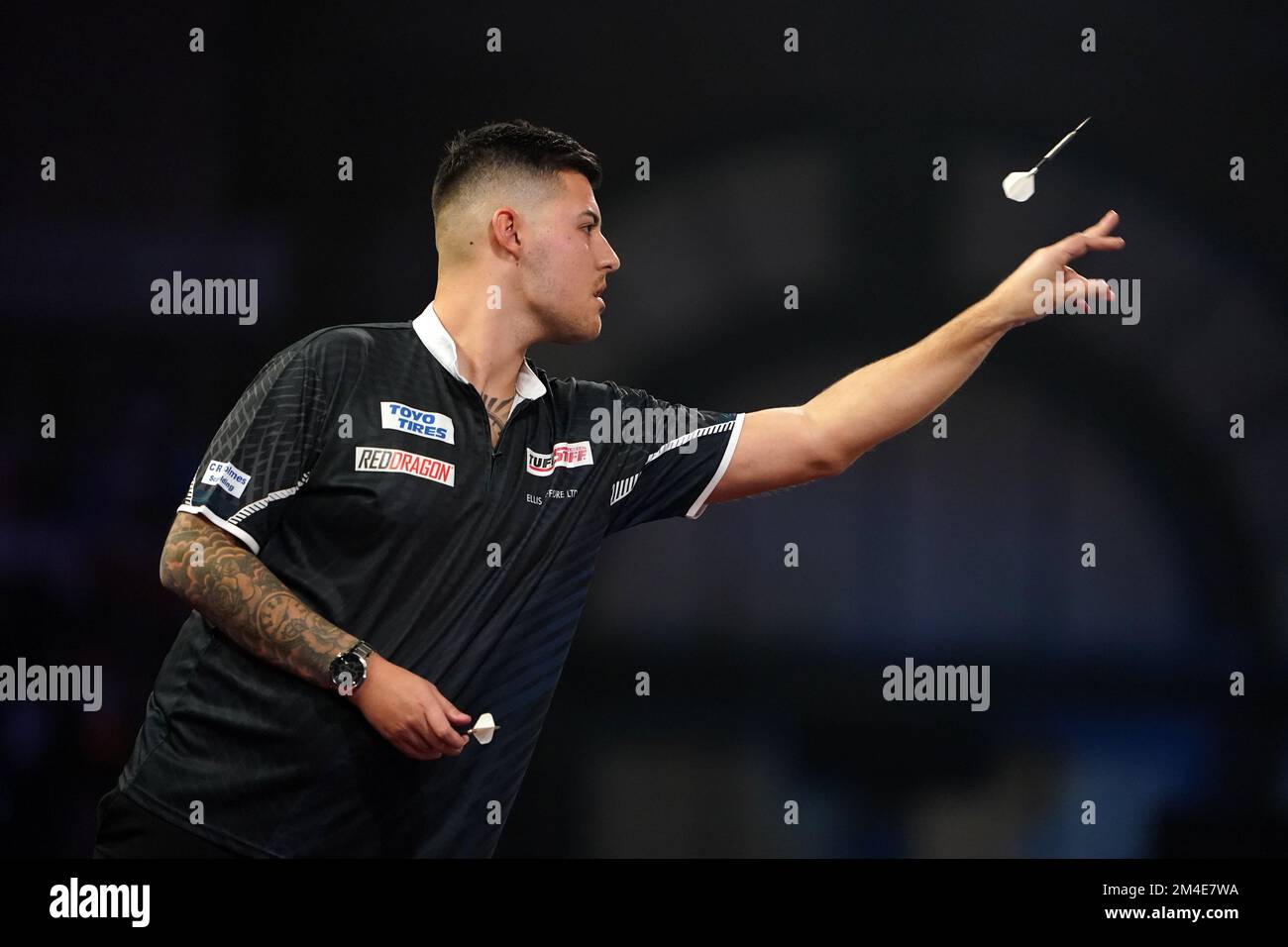 England's Ryan Meikle in action against Netherlands' Raymond van Barneveld during day six of the Cazoo World Darts Championship at Alexandra Palace, London. Picture date: Tuesday December 20, 2022. Stock Photo
