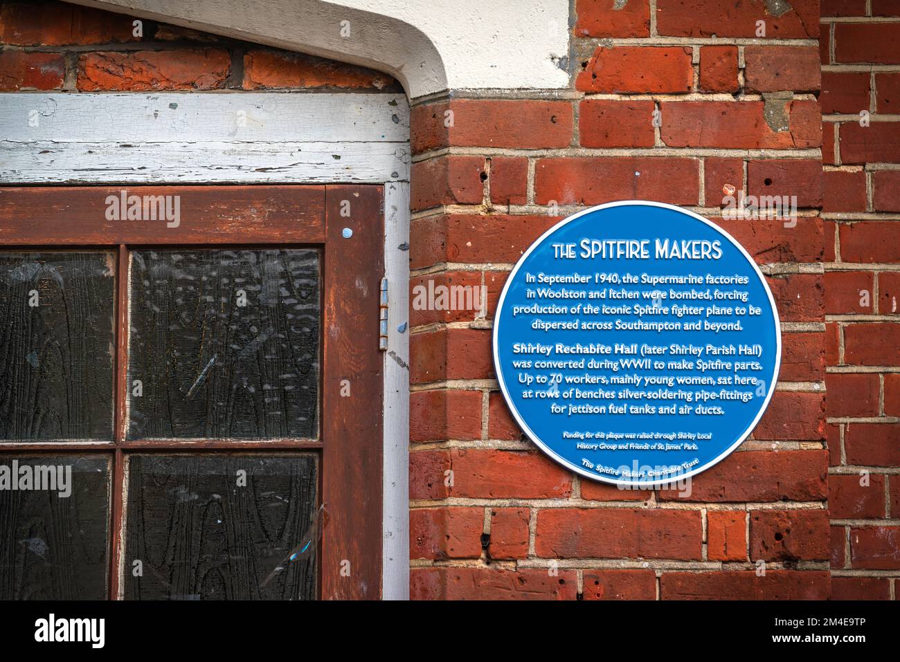The Spitfire Makers blue heritage plaque outside of the Shirley Rechabite (now Parish) Hall in Shirley, Southampton, Hampshire, England. UK Stock Photo