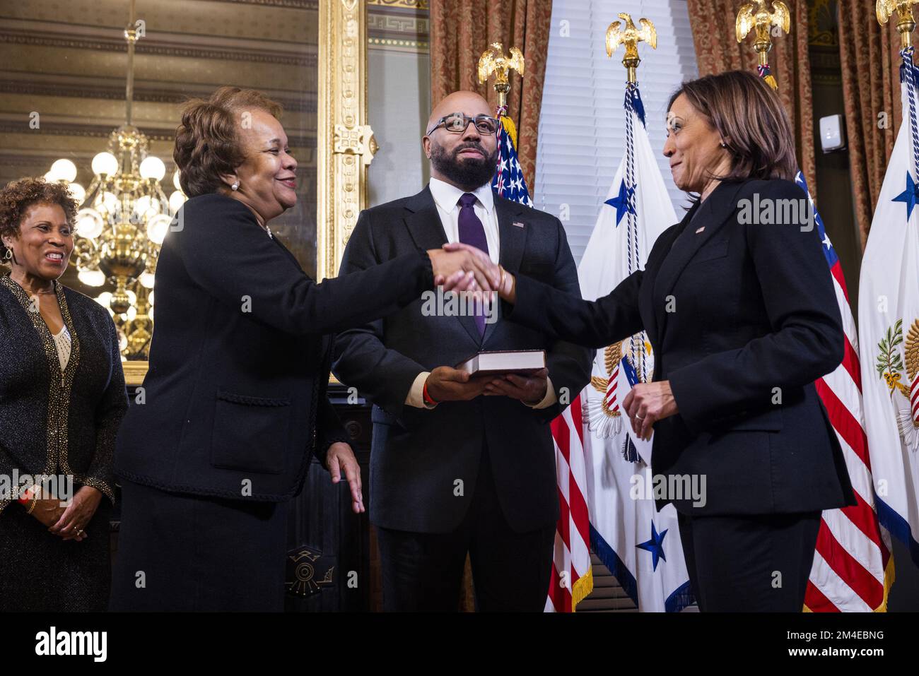 Washington, United States. 20th Dec, 2022. US Vice President Kamala Harris (R) shakes hands with Sandra Thompson (C-L) after swearing her in as Director of the Federal Housing Agency in the Eisenhower Executive Office Building in Washington, DC, on Tuesday, December 20, 2022. Photo by Jim Lo Scalzo/UPI Credit: UPI/Alamy Live News Stock Photo