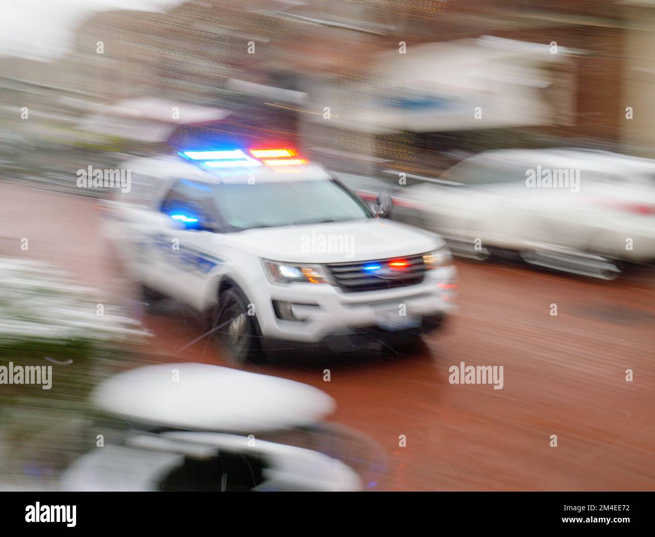 Police SUV rushing to emergency. Intentional blur Stock Photo - Alamy