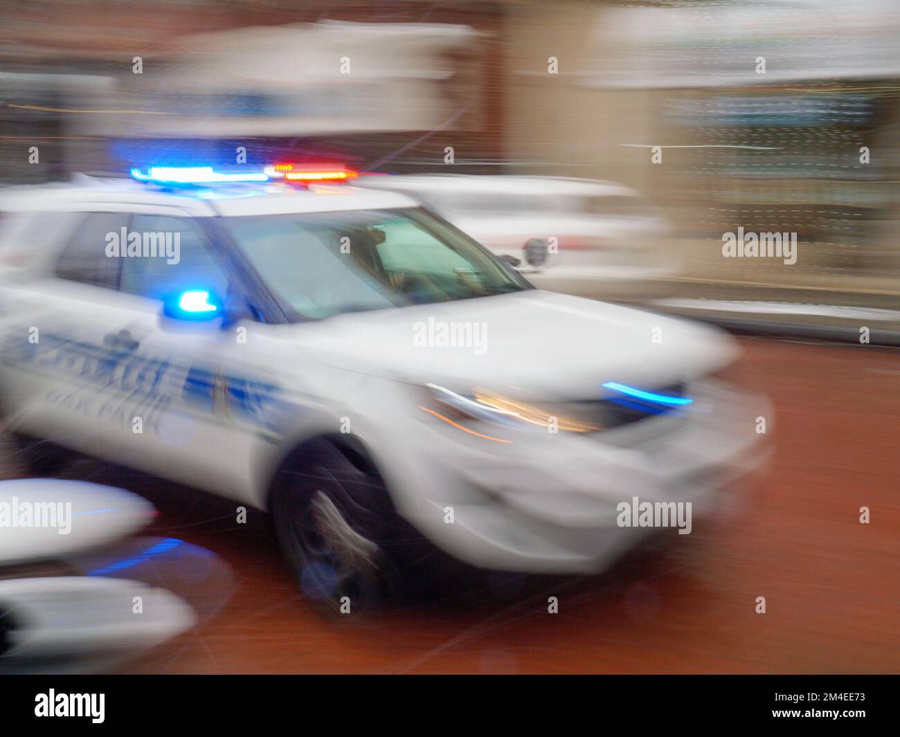 Police SUV rushing to emergency. Intentional blur Stock Photo - Alamy
