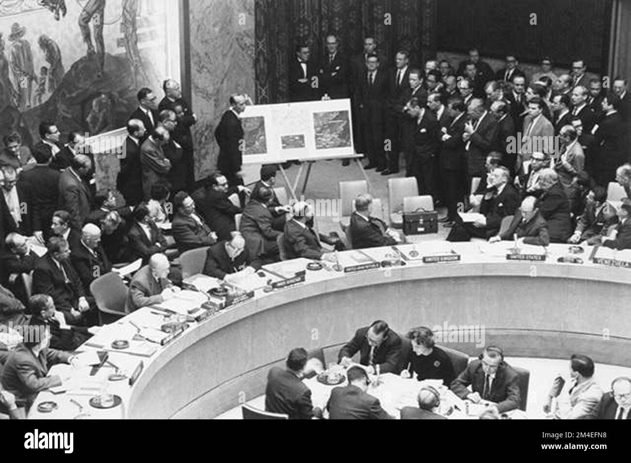 Adlai Stevenson shows aerial photos of Cuban missiles to the United Nations, October 25, 1962. Stock Photo