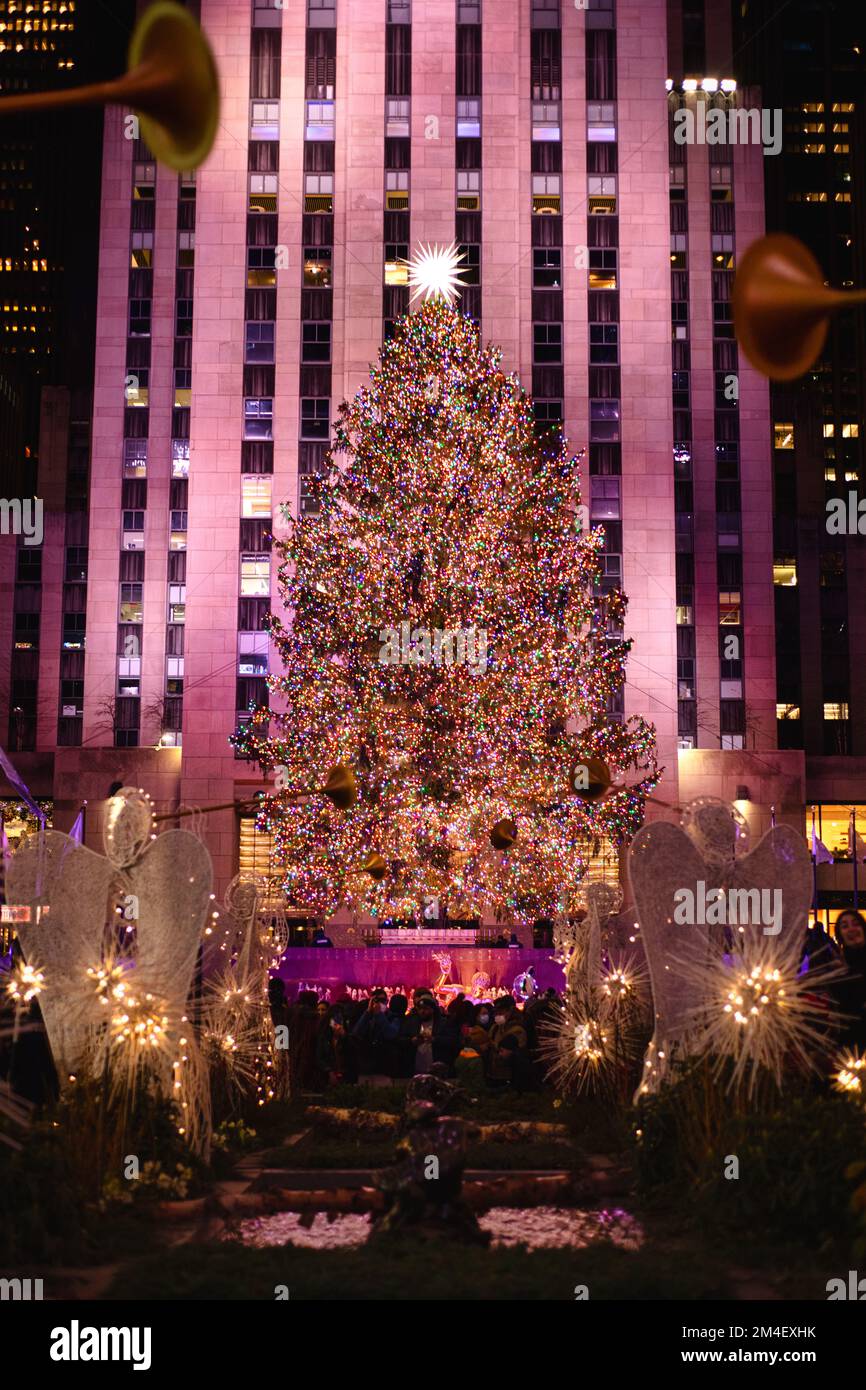 Rockefeller Center Christmas Tree in New York City Stock Photo Alamy