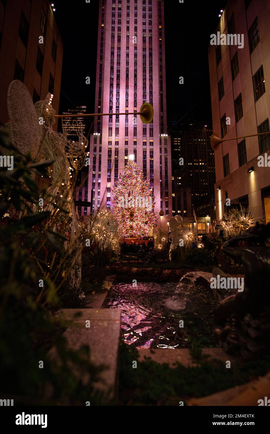 Rockefeller Center Christmas Tree in New York City Stock Photo Alamy