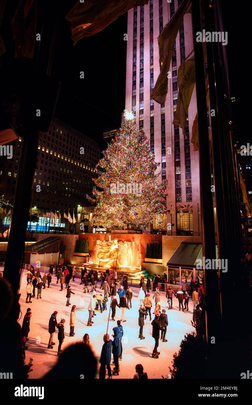 Rockefeller Center Christmas Tree in New York City Stock Photo Alamy