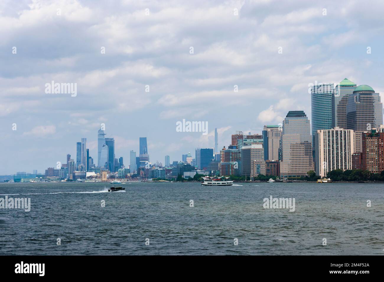 Modern nyc buildings hi-res stock photography and images - Alamy
