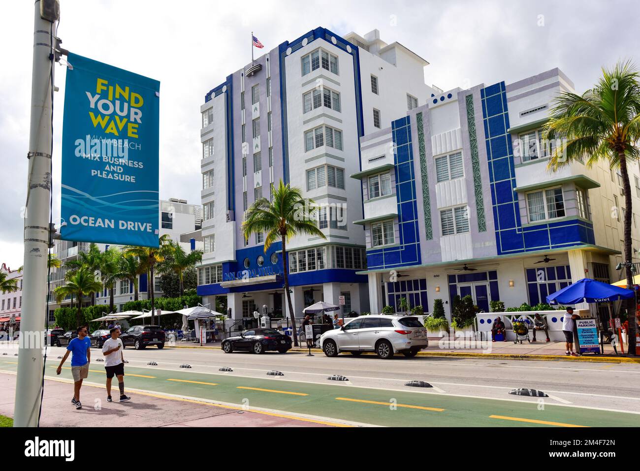 Street scene in front of the Park Central Hotel in the historic Art
