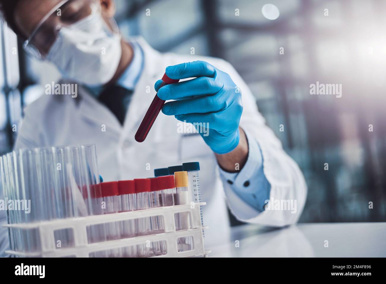 Doctor testing lab samples hi-res stock photography and images - Alamy