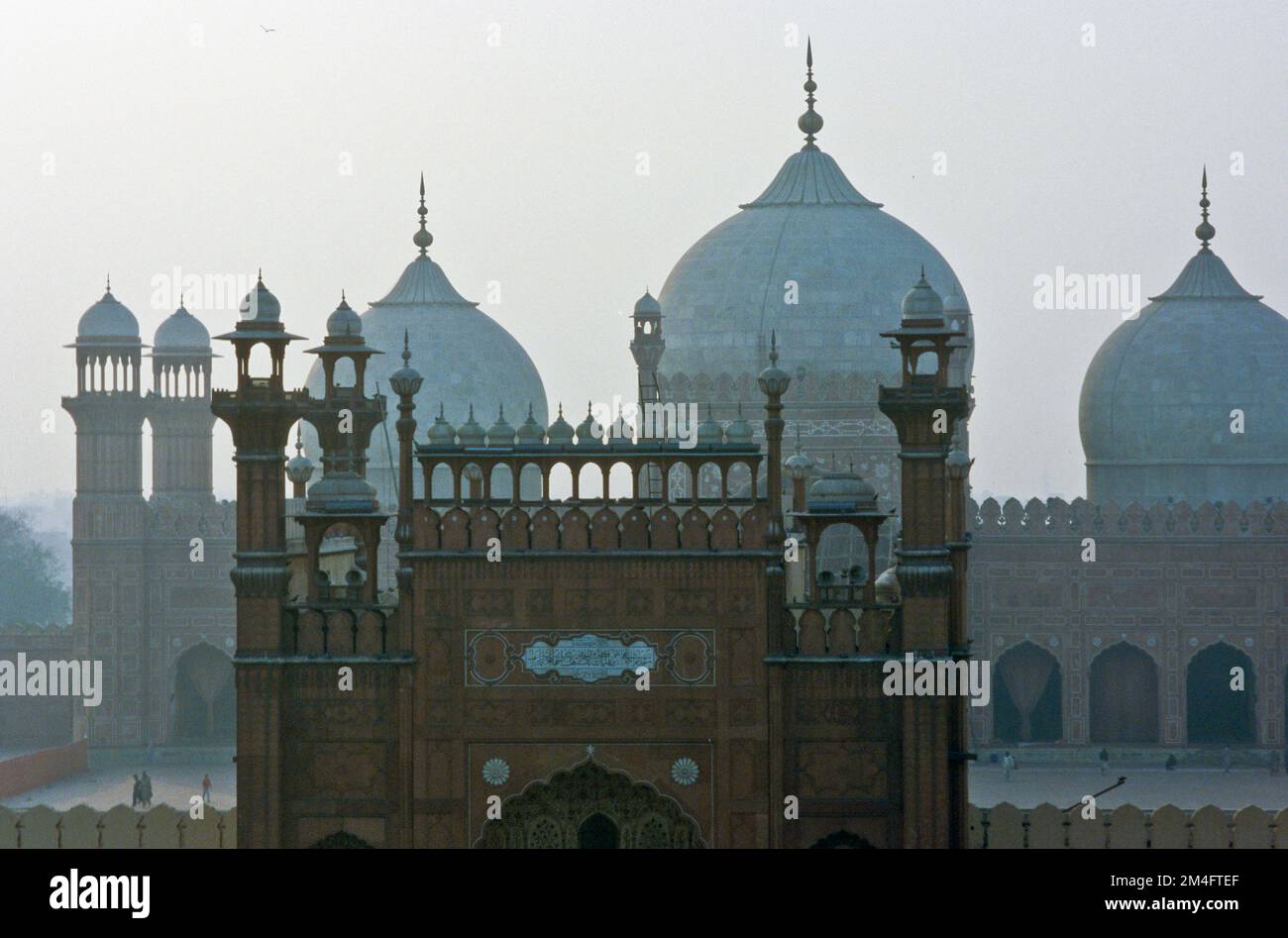 The Badshahi Mosque in Lahore, built by the Mughal Emperor Aurangzeb in ...
