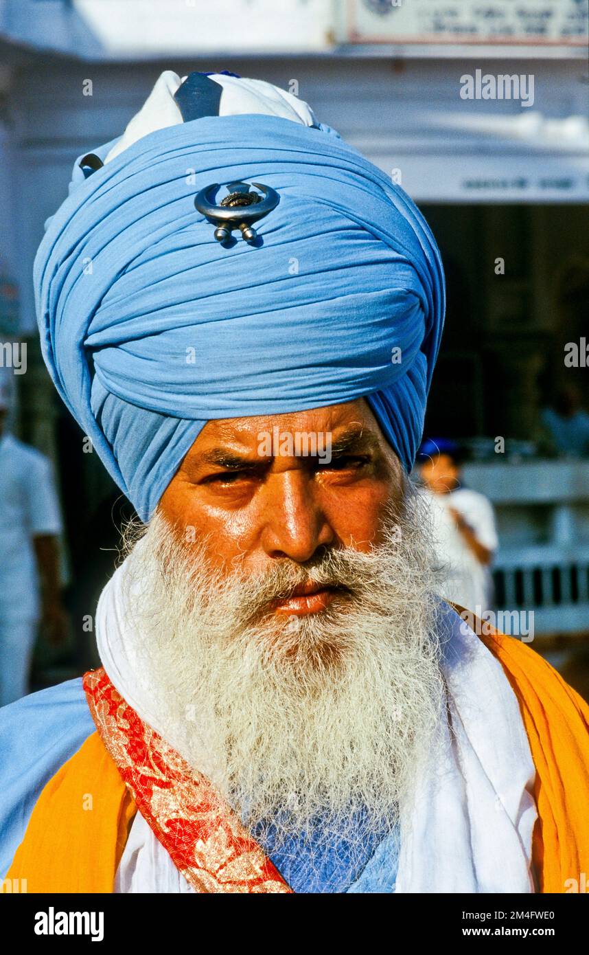 Sikhs are famous for their big turbans Stock Photo Alamy