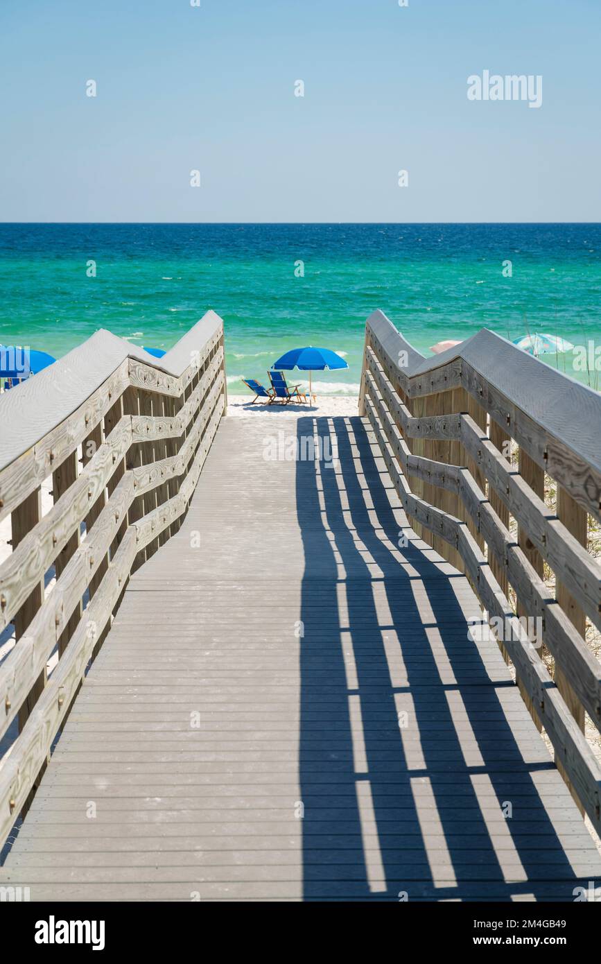 Wooden boardwalk with slope in the middle at the beach in Destin ...