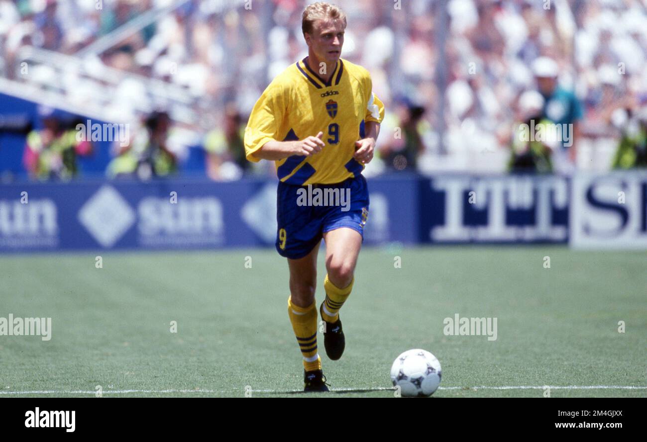 Dallas, Vereinigte Staaten. 21st Dec, 2022. firo, 03.07.1994 archive picture, archive photo, archive, archive photos football, soccer, World Cup WORLD CUP 1994 USA, 94 round of 16: Saudi Arabia, Saudi Arabia - Sweden 1:3 Jonas Thern, single action Credit: dpa/Alamy Live News Stock Photo