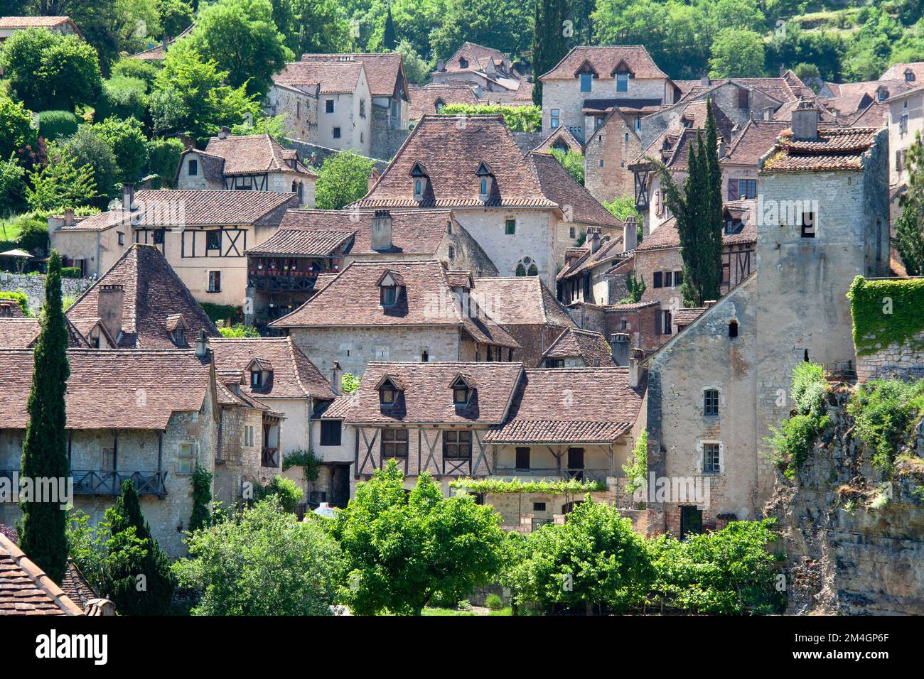 Saint-Cirq-Lapopie. Les toitures du village. Lot. Occitanie Stock Photo