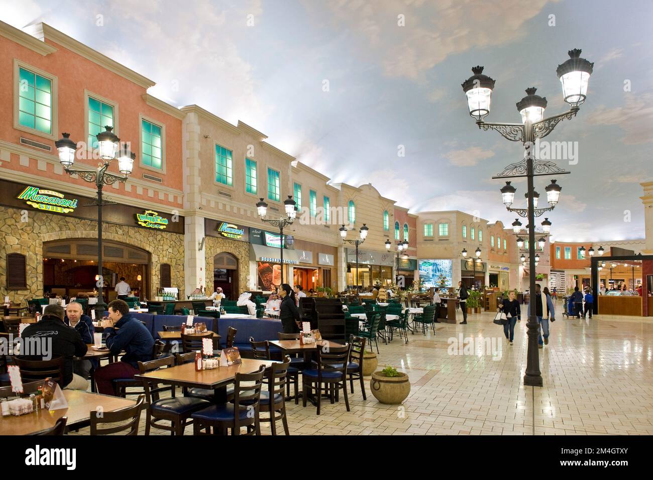 Qatar, Doha, Villaggio shopping mall Stock Photo Alamy