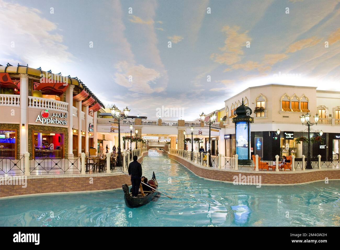 Qatar, Doha, Villaggio shopping mall Stock Photo Alamy