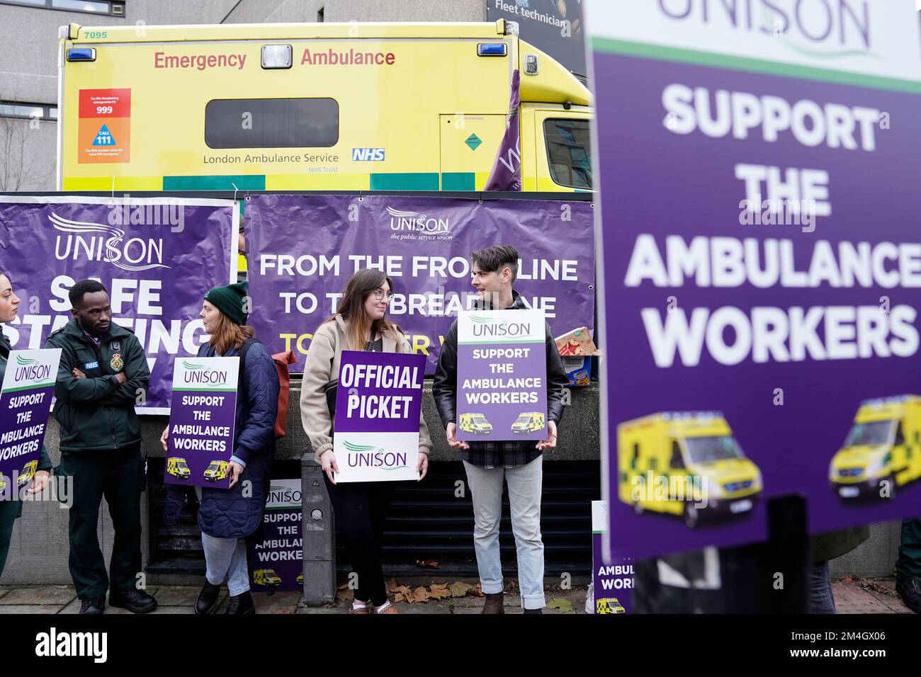 ambulance-workers-on-the-picket-line-outside-waterloo-ambulance-station