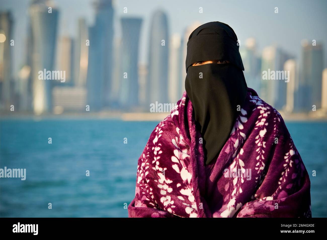 Qatar, Doha, Saudi woman Stock Photo - Alamy